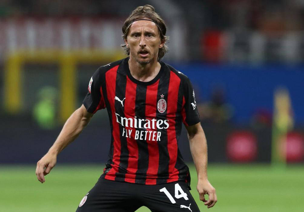 收到国足纪念球衣，尹鸿博：感谢祖国，为国出战是最大骄傲