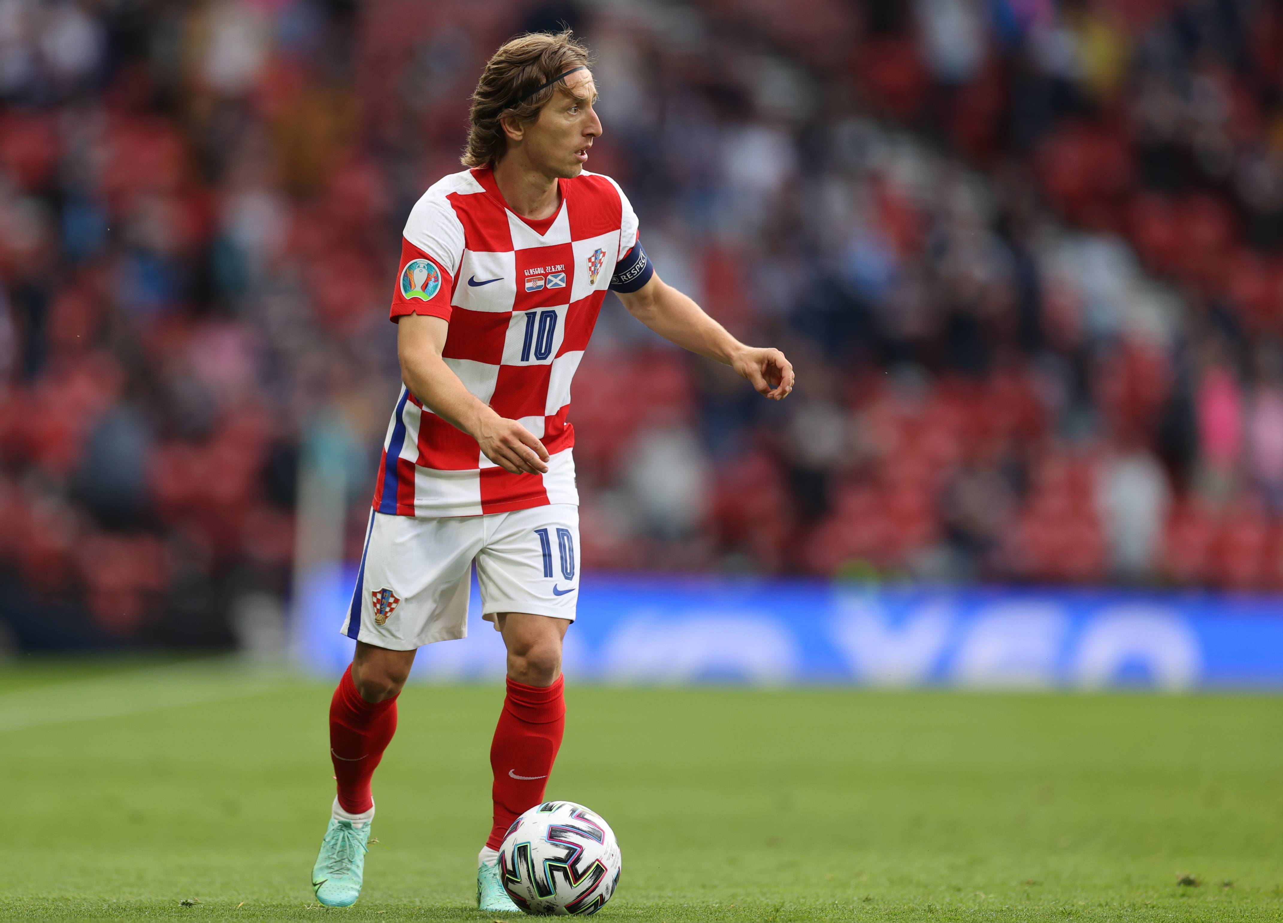 战狼队贡献2射1传！官方：B费当选英超第十五轮最佳球员