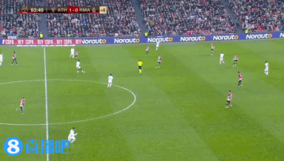 连丢2局！梁靖崑直摇头，孙颖莎耐心给他复盘，王艺迪一旁看热闹